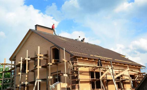 Local Roofing Contractors Offering Expert Roof Repair Services