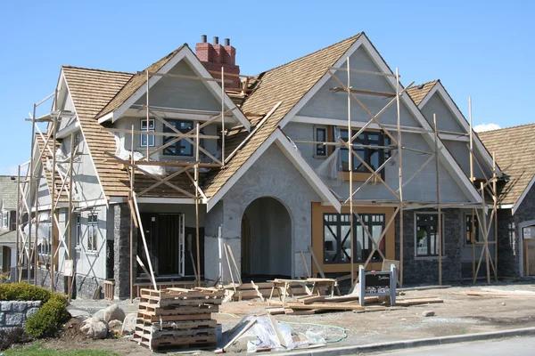 How to Choose the Right Roofing Contractor Near Me for Your Home